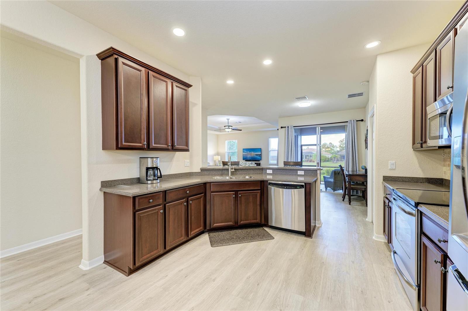 Image 15 of 84 For 220 River Enclave Court