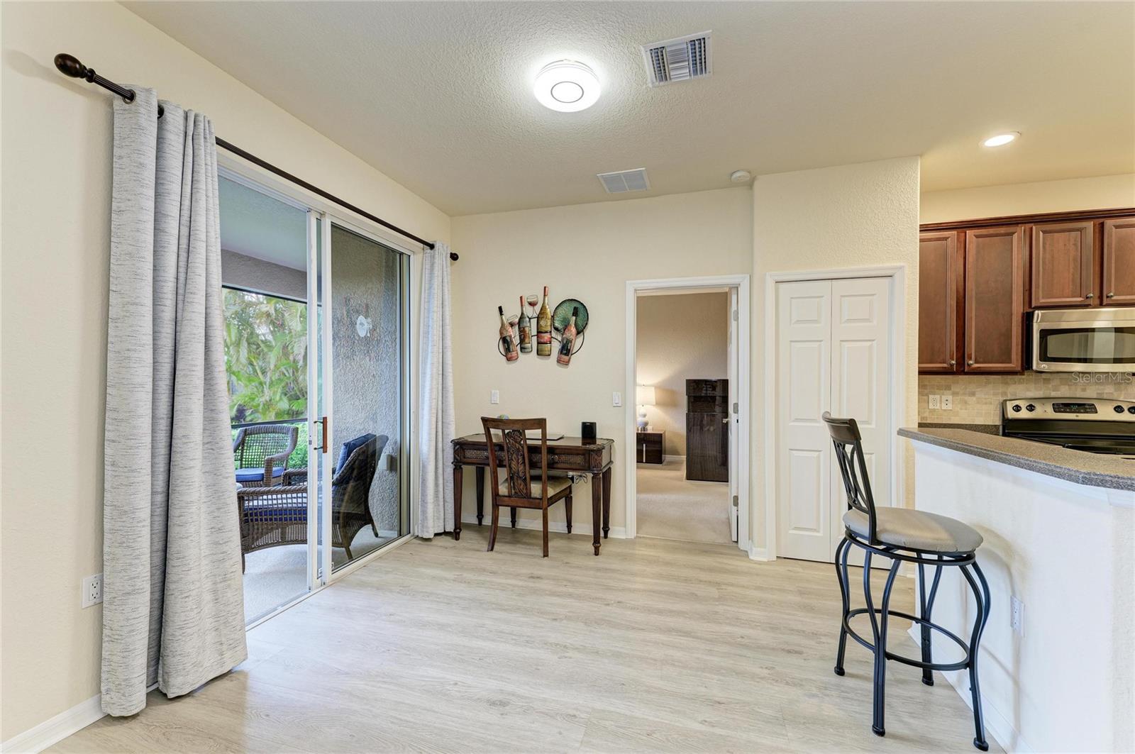 Image 21 of 84 For 220 River Enclave Court