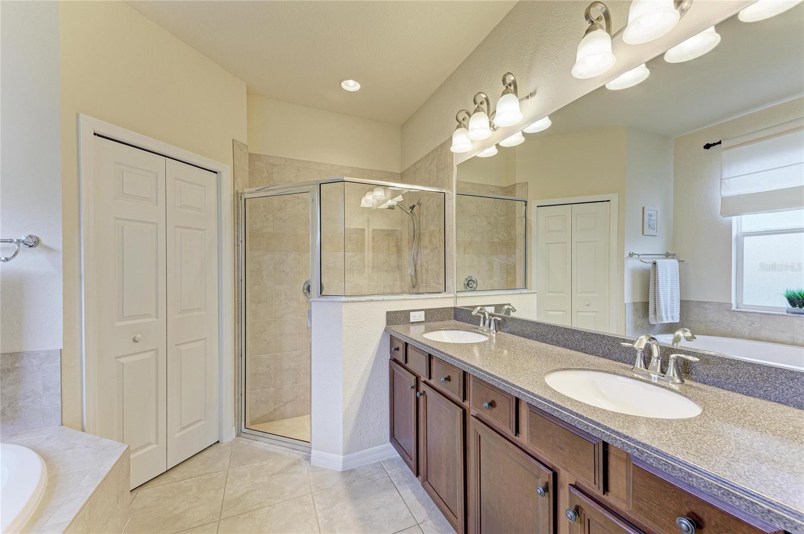 Image 30 of 84 For 220 River Enclave Court