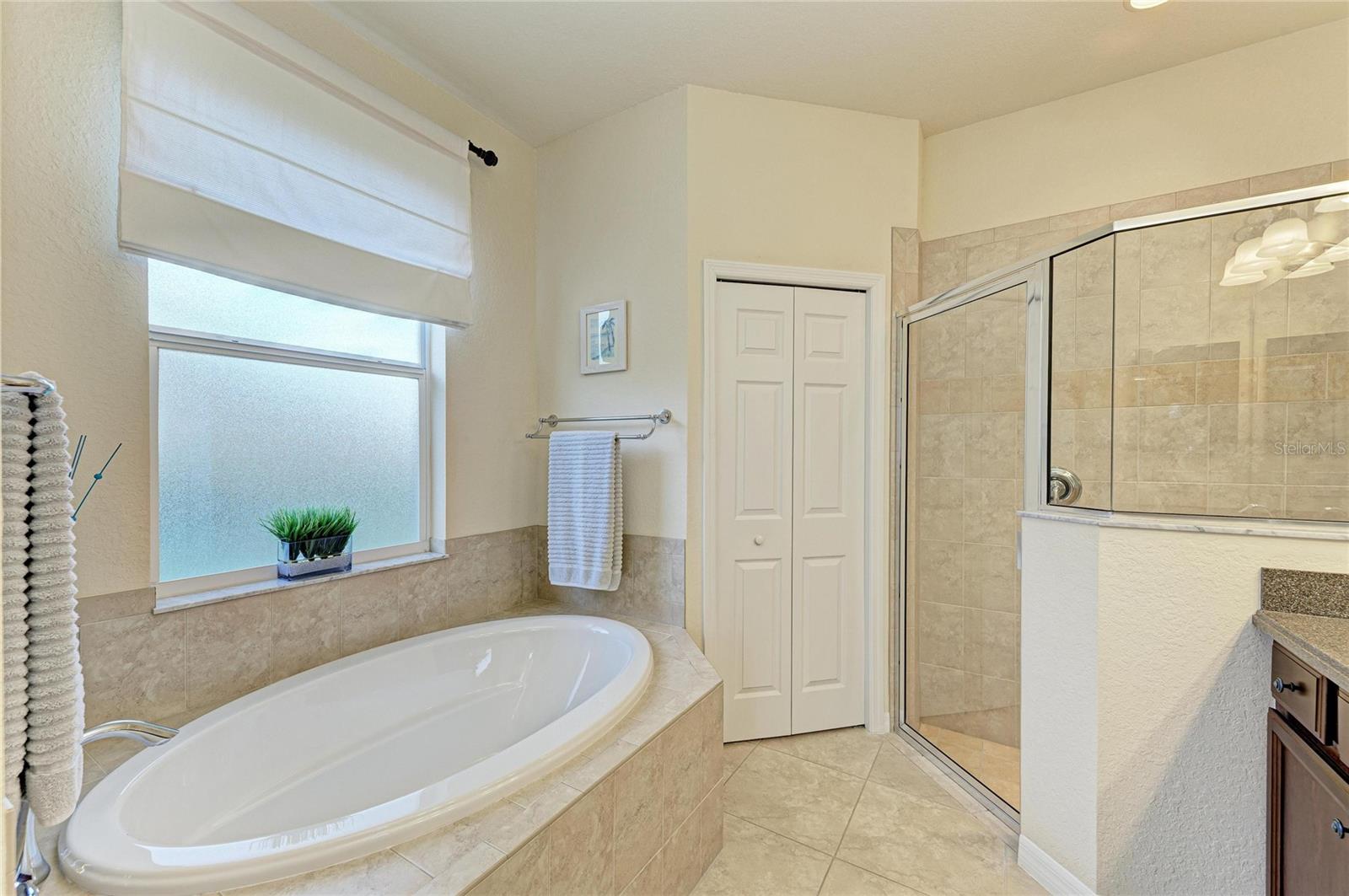 Image 31 of 84 For 220 River Enclave Court