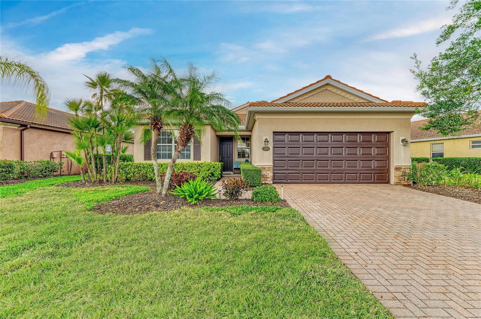 Image 4 of 84 For 220 River Enclave Court