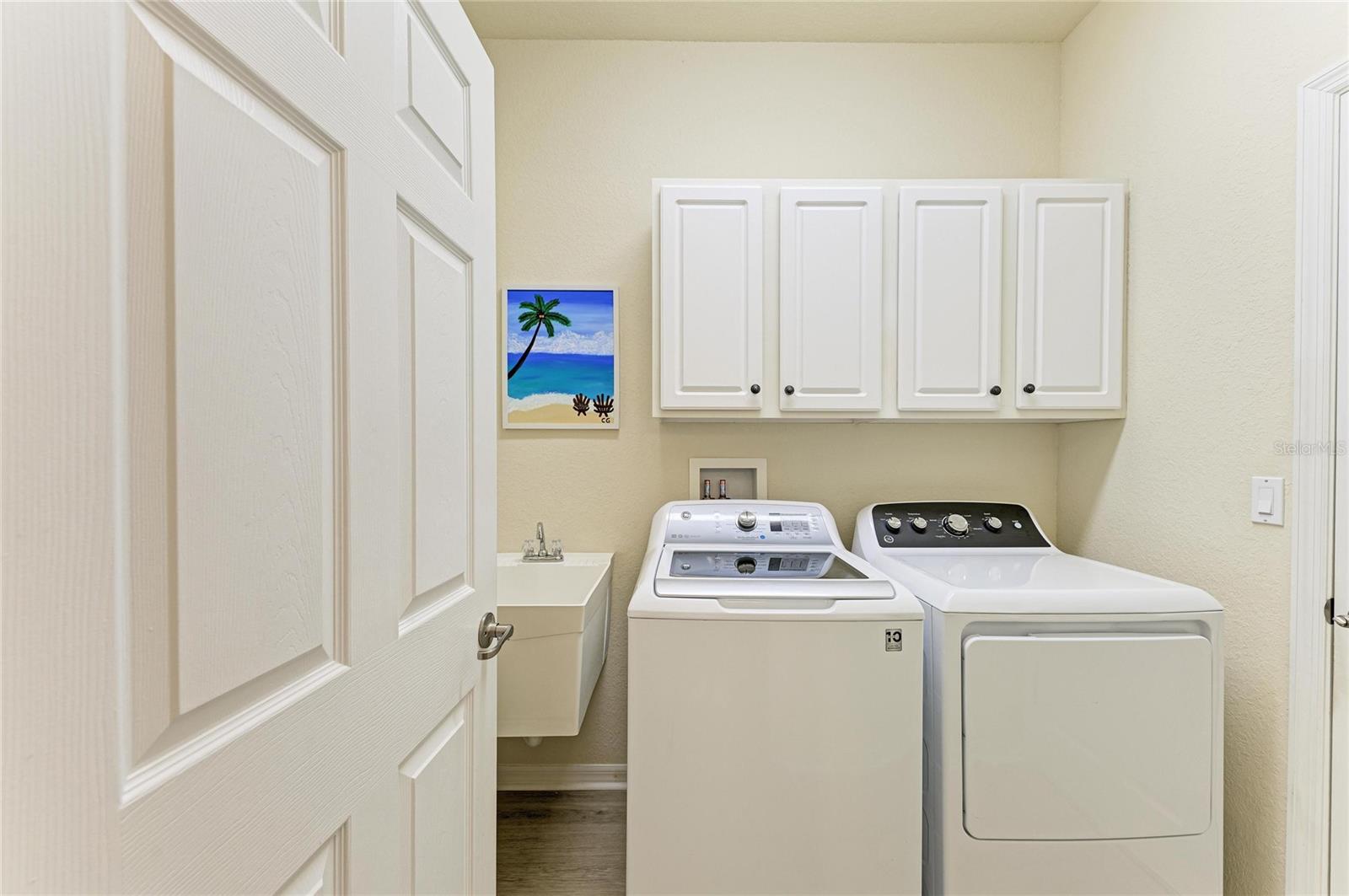 Image 40 of 84 For 220 River Enclave Court