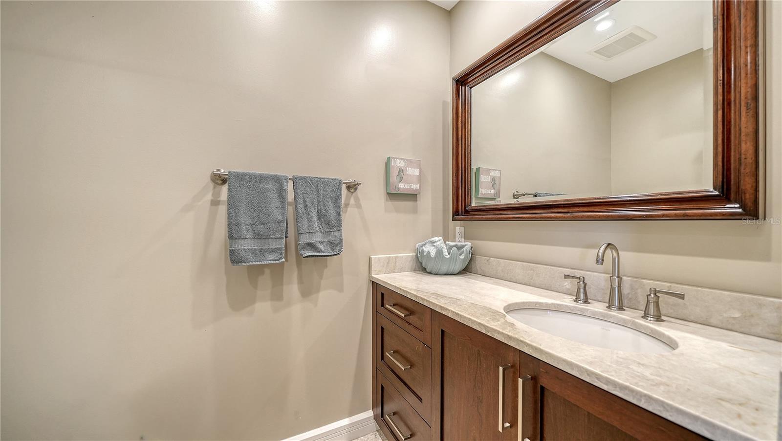 Image 23 of 61 For 2165 Gulf Of Mexico Drive 115