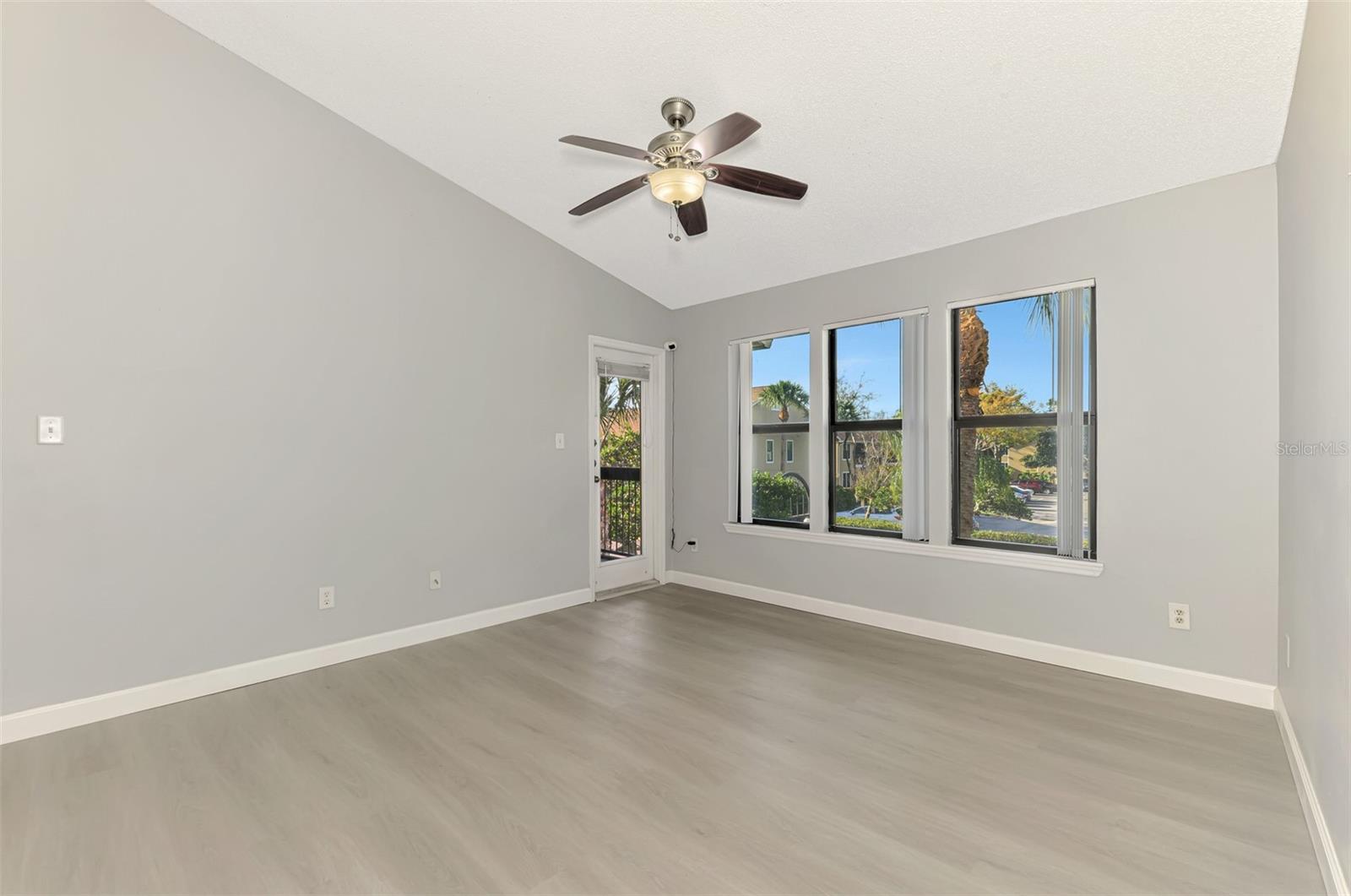 Image 11 of 77 For 4006 Crockers Lake Boulevard 26