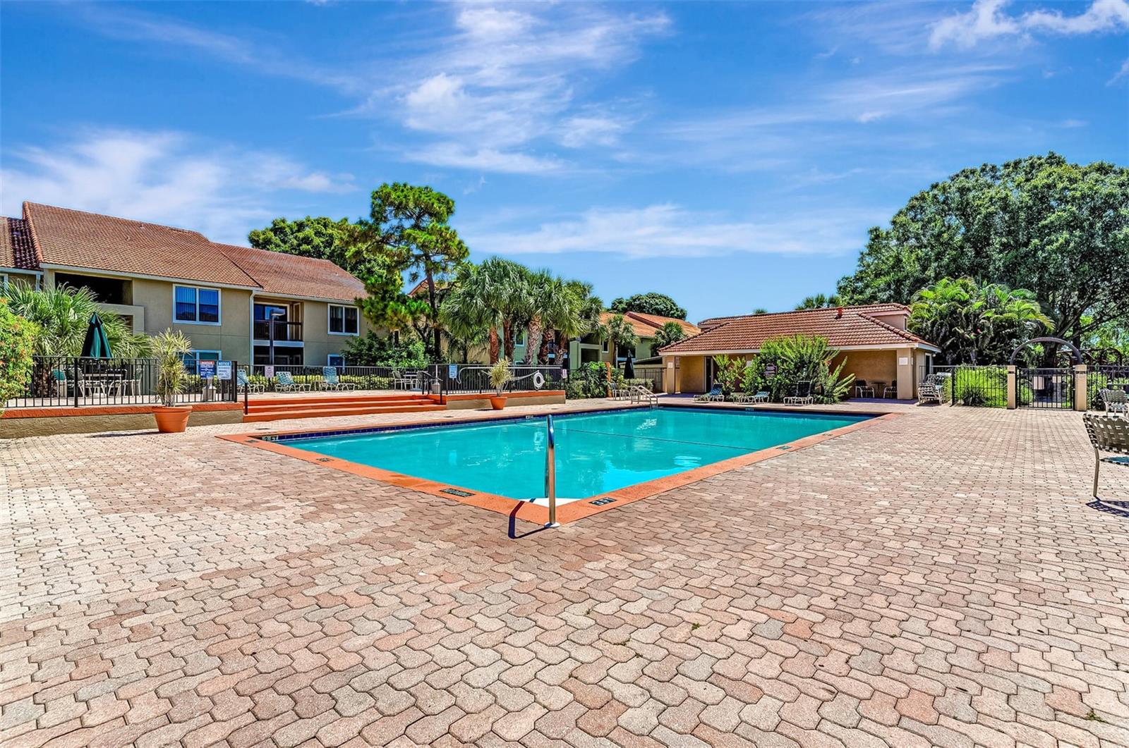 Image 70 of 77 For 4006 Crockers Lake Boulevard 26