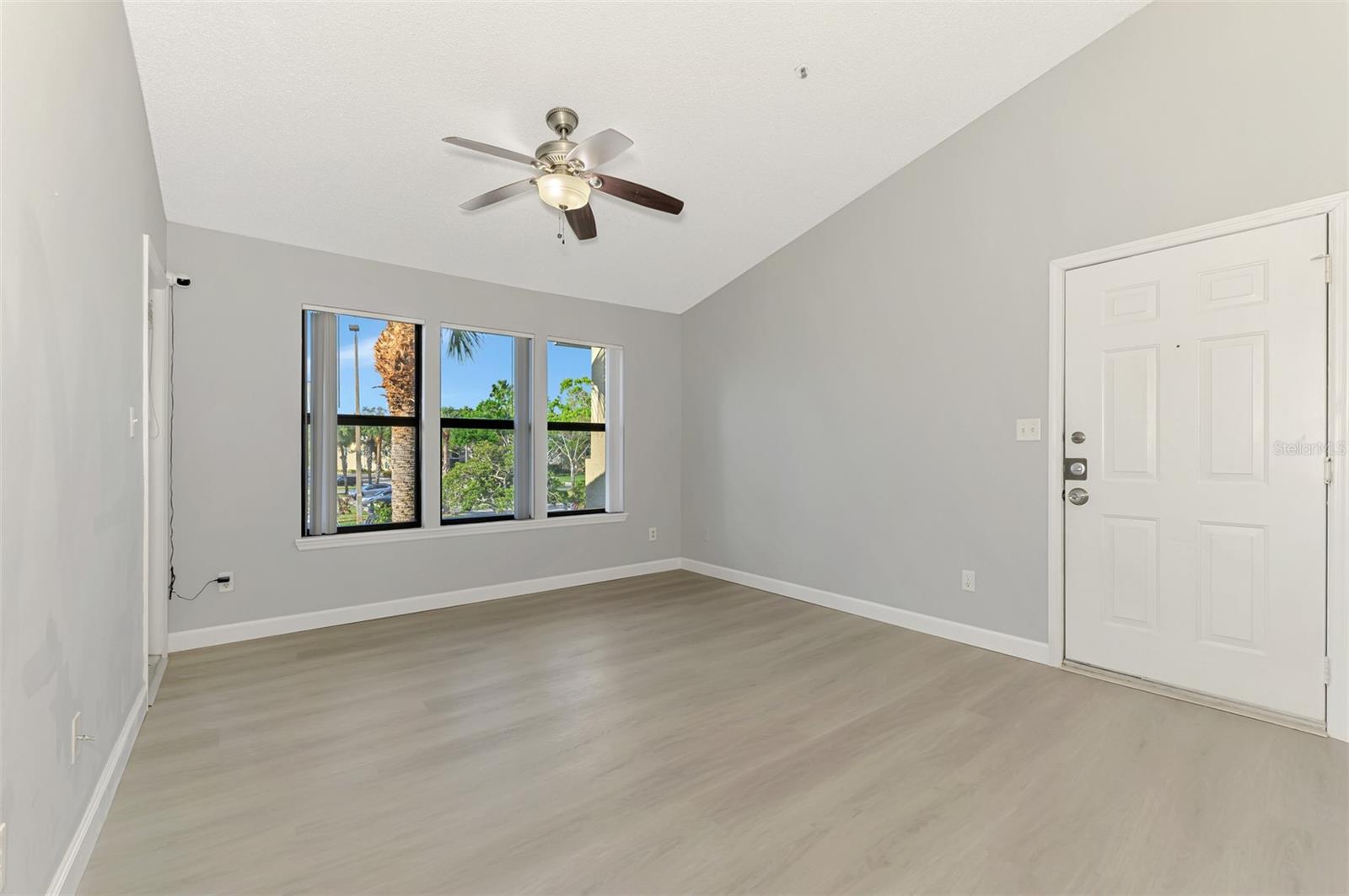 Image 9 of 77 For 4006 Crockers Lake Boulevard 26