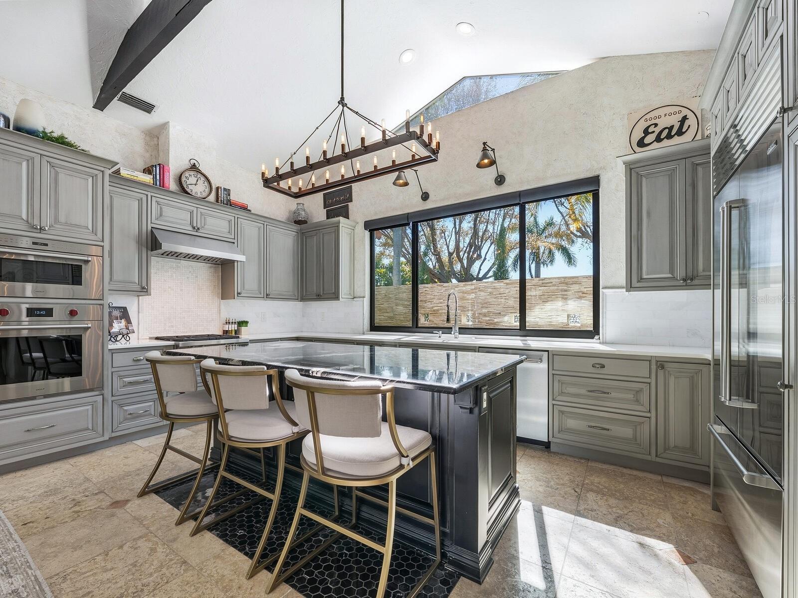 Listing photo id 15 for 319 Bird Key Drive