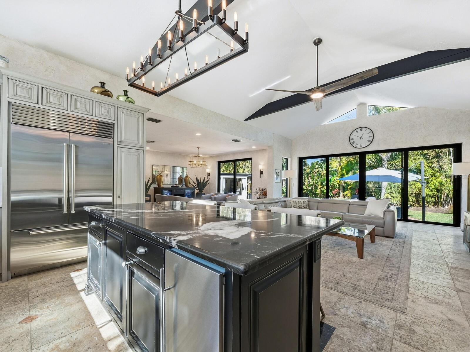 Listing photo id 18 for 319 Bird Key Drive