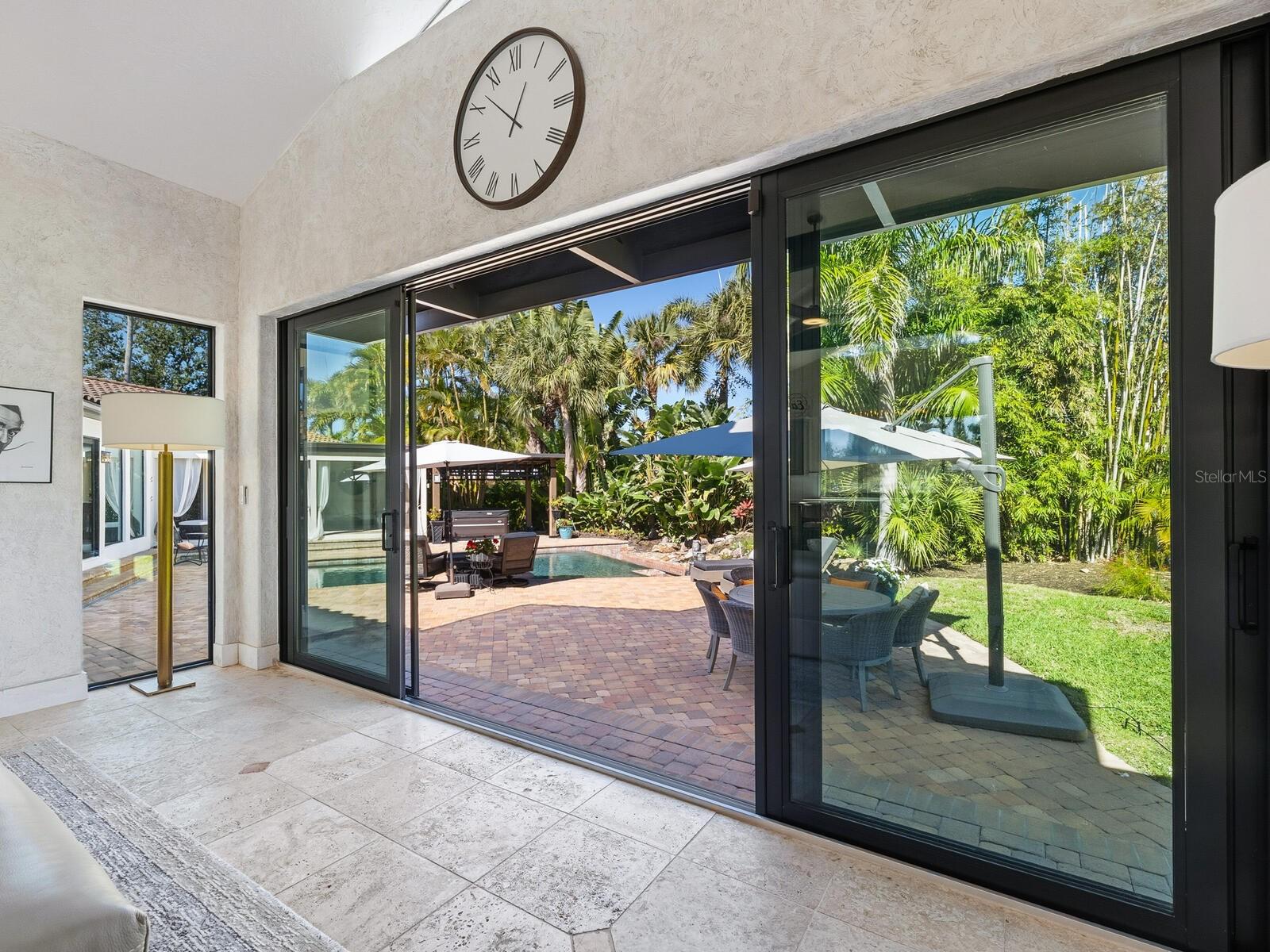 Listing photo id 21 for 319 Bird Key Drive