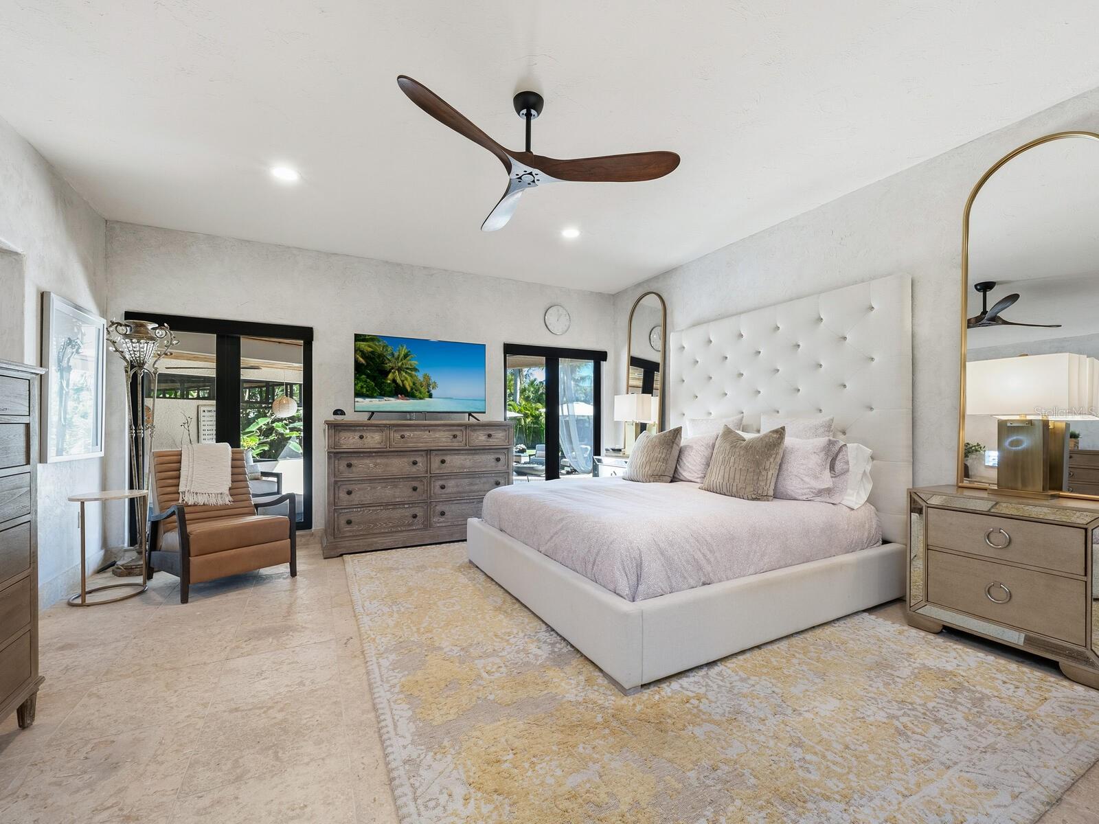 Listing photo id 24 for 319 Bird Key Drive