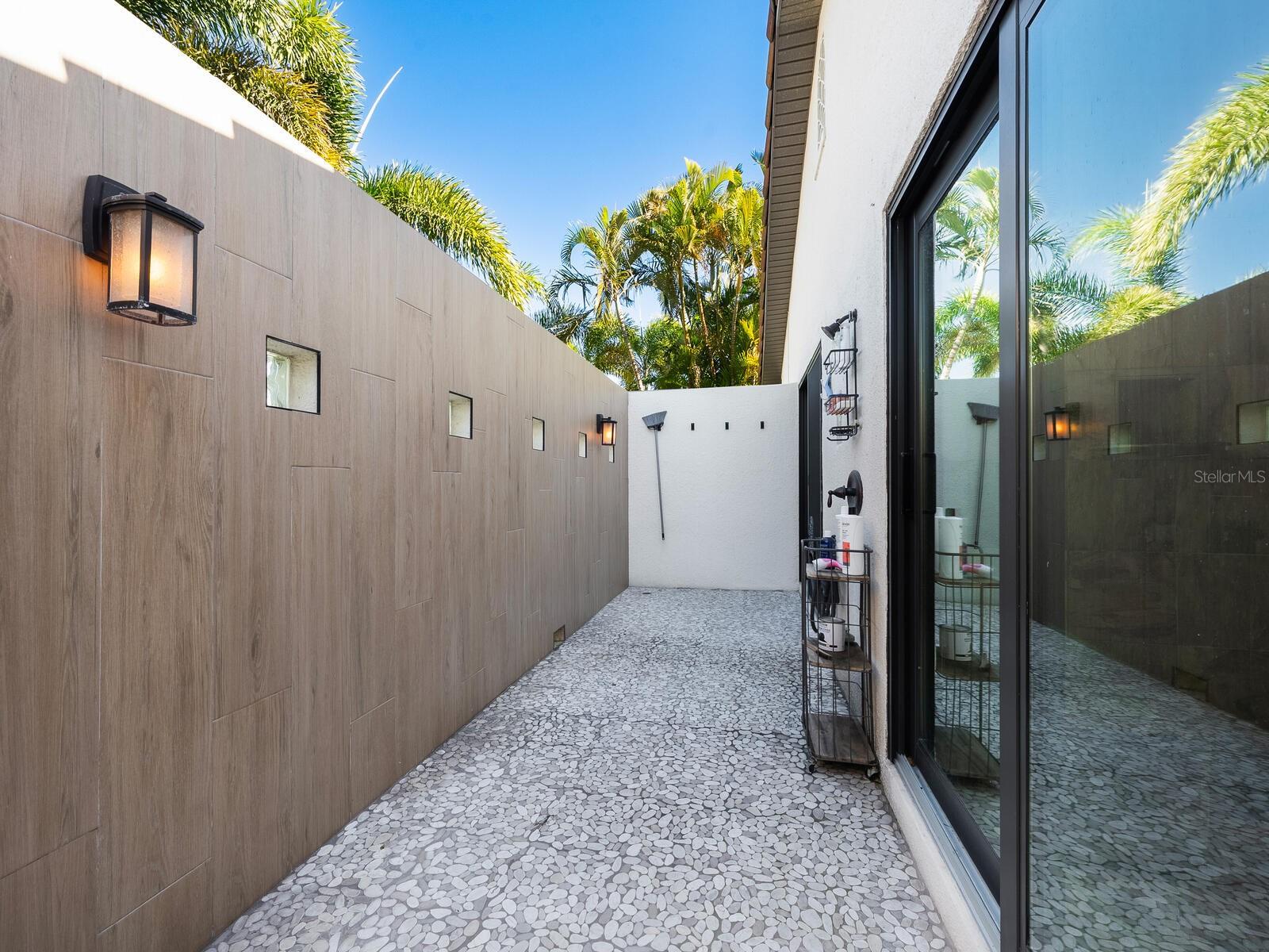 Listing photo id 27 for 319 Bird Key Drive