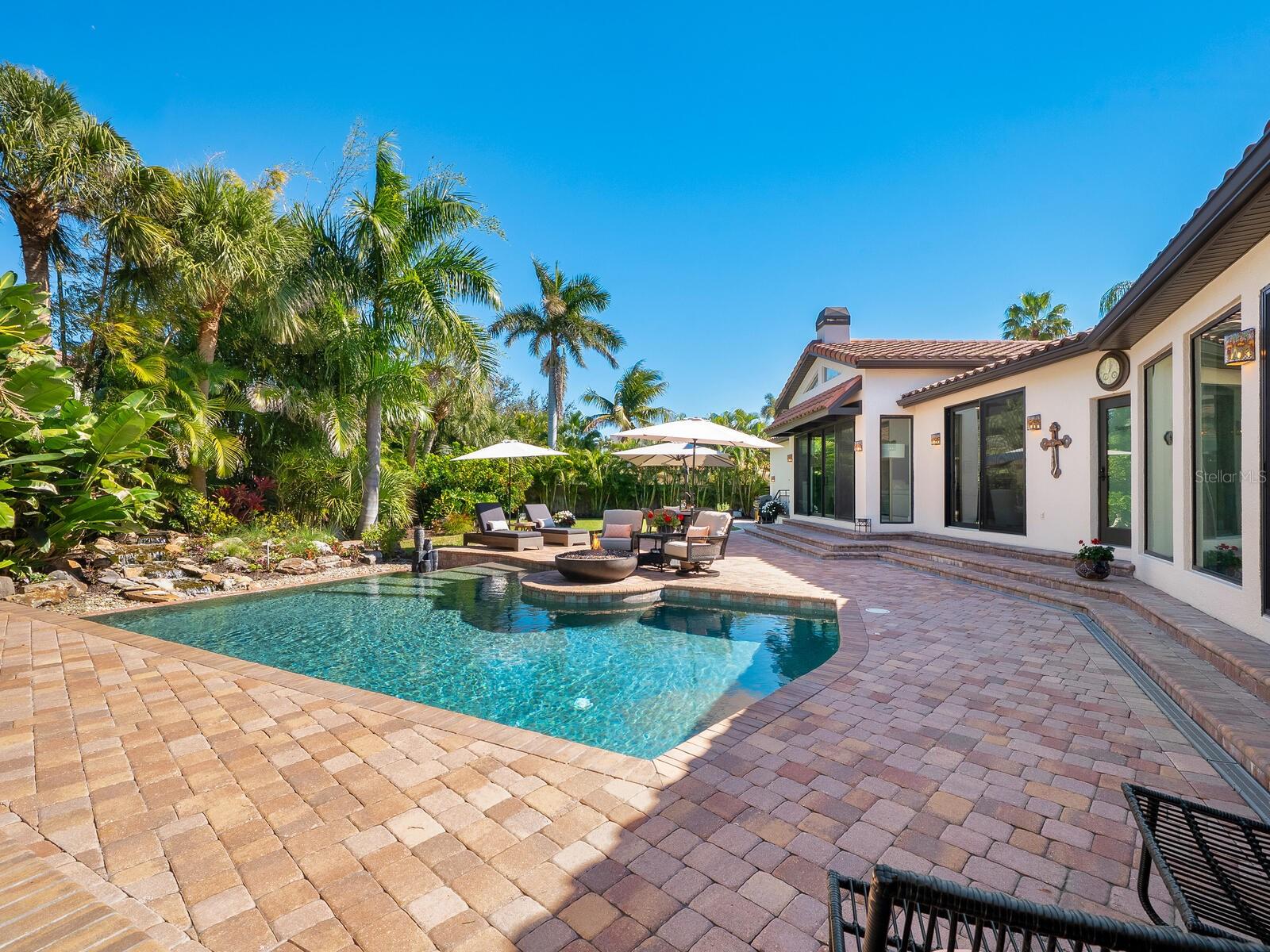 Listing photo id 40 for 319 Bird Key Drive