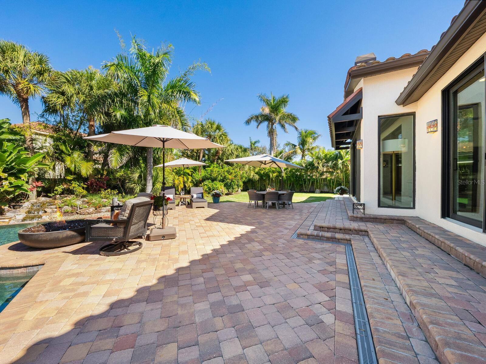 Listing photo id 41 for 319 Bird Key Drive