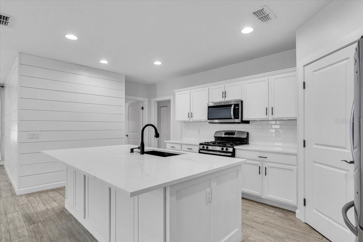 Image 13 of 50 For 11790 Forest Park Circle