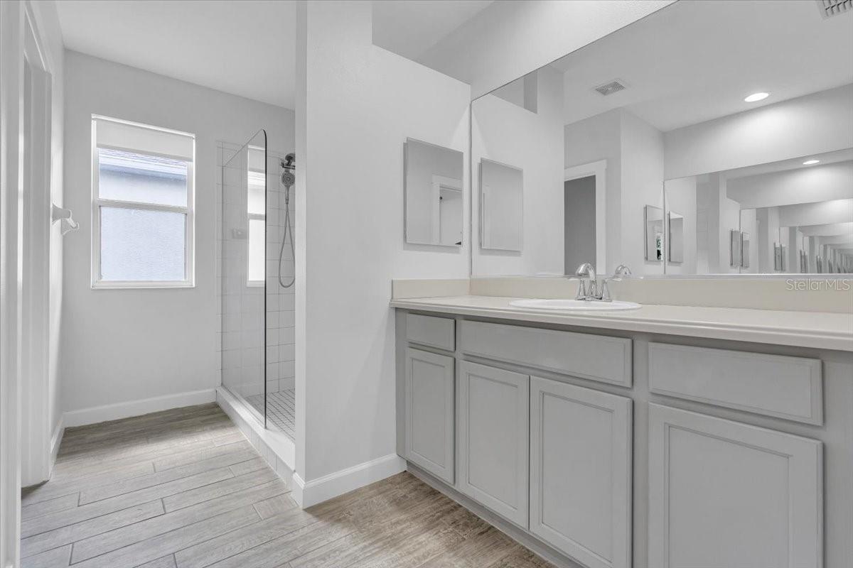 Image 33 of 50 For 11790 Forest Park Circle