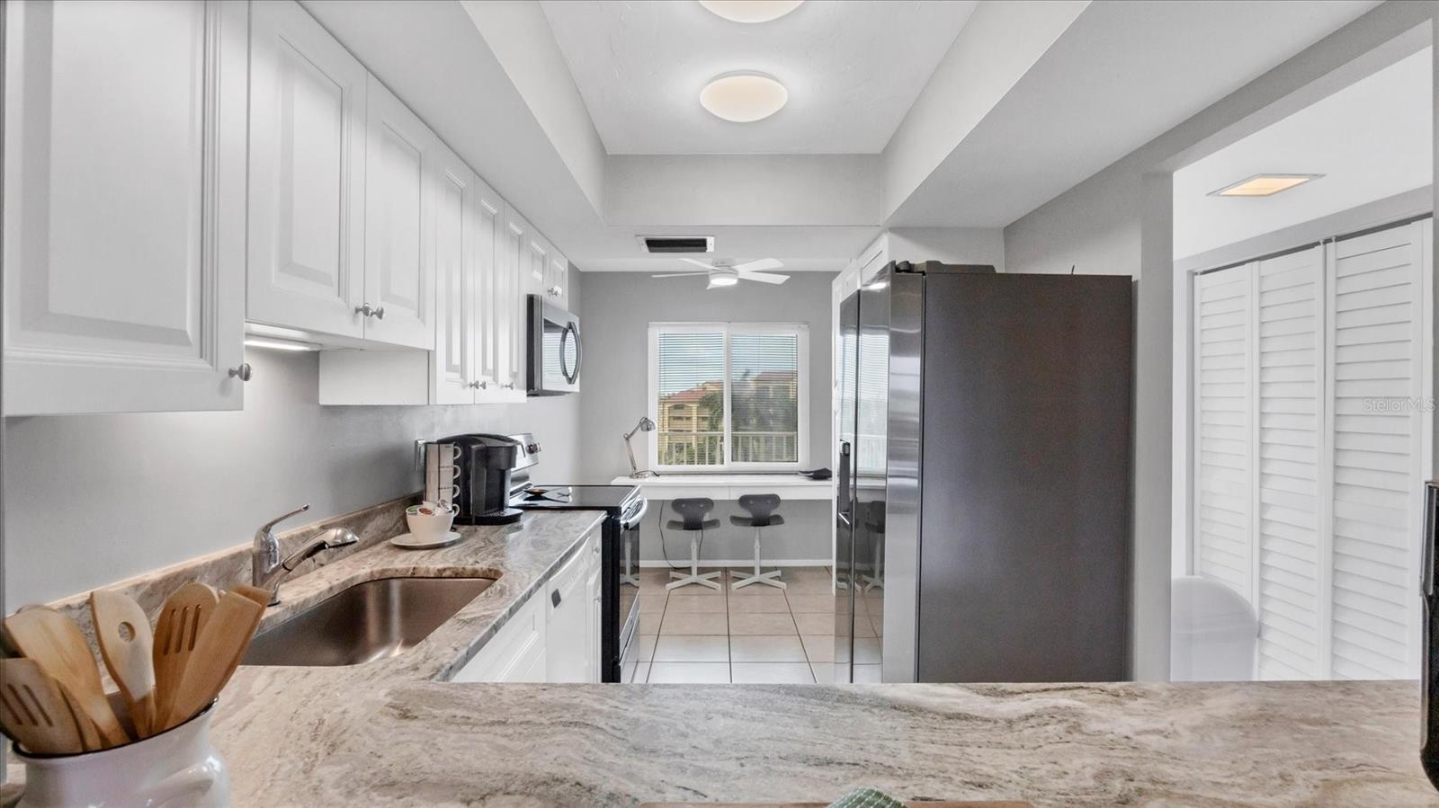 Image 16 of 37 For 8625 Midnight Pass Road 506b