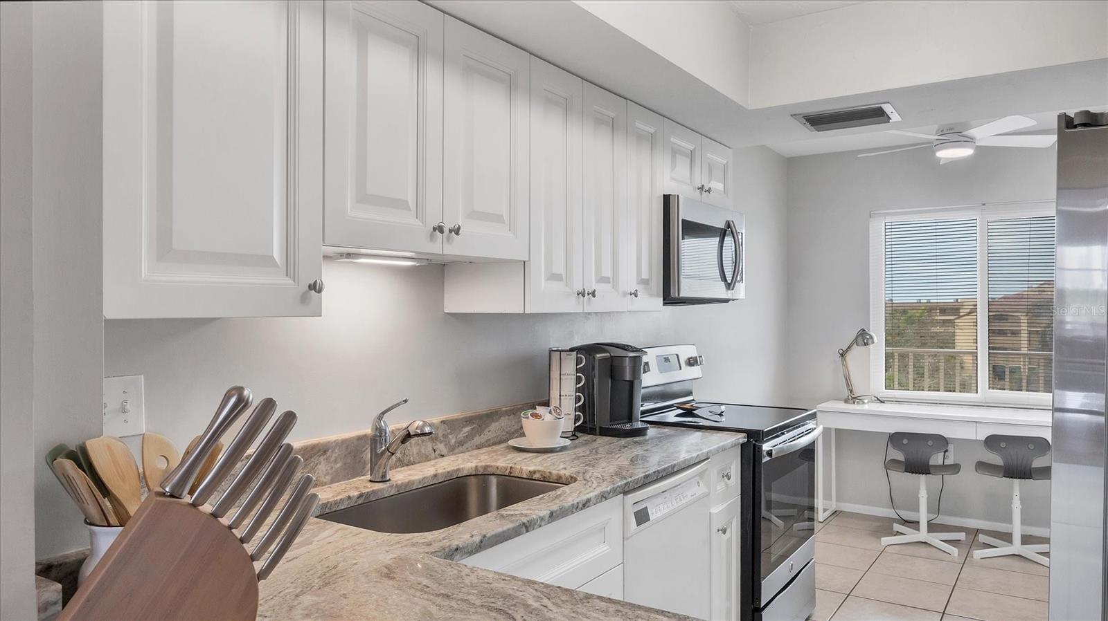 Image 17 of 37 For 8625 Midnight Pass Road 506b