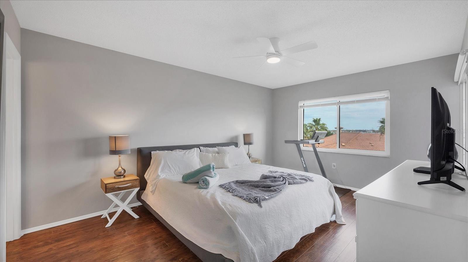 Image 20 of 37 For 8625 Midnight Pass Road 506b