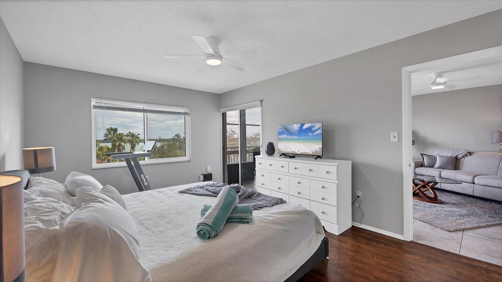 Image 21 of 37 For 8625 Midnight Pass Road 506b