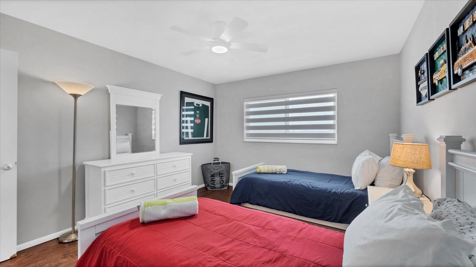 Image 24 of 37 For 8625 Midnight Pass Road 506b