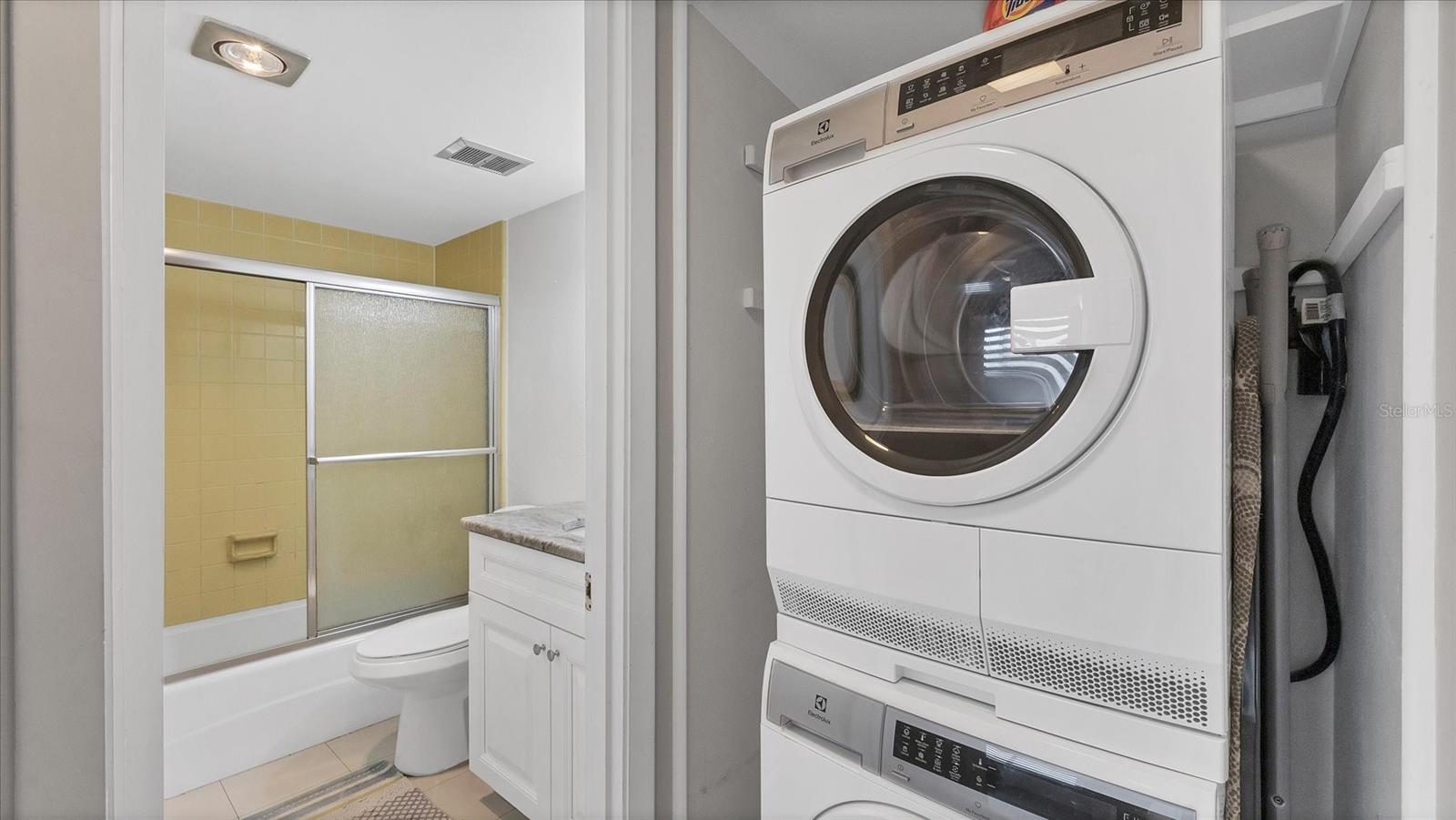 Image 26 of 37 For 8625 Midnight Pass Road 506b