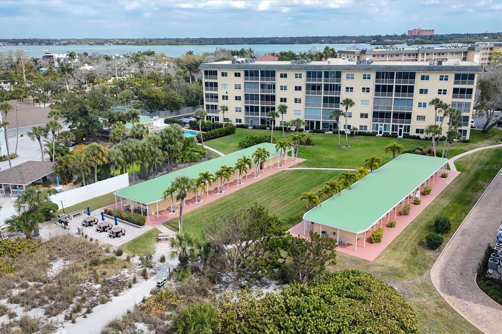 Image 31 of 37 For 8625 Midnight Pass Road 506b