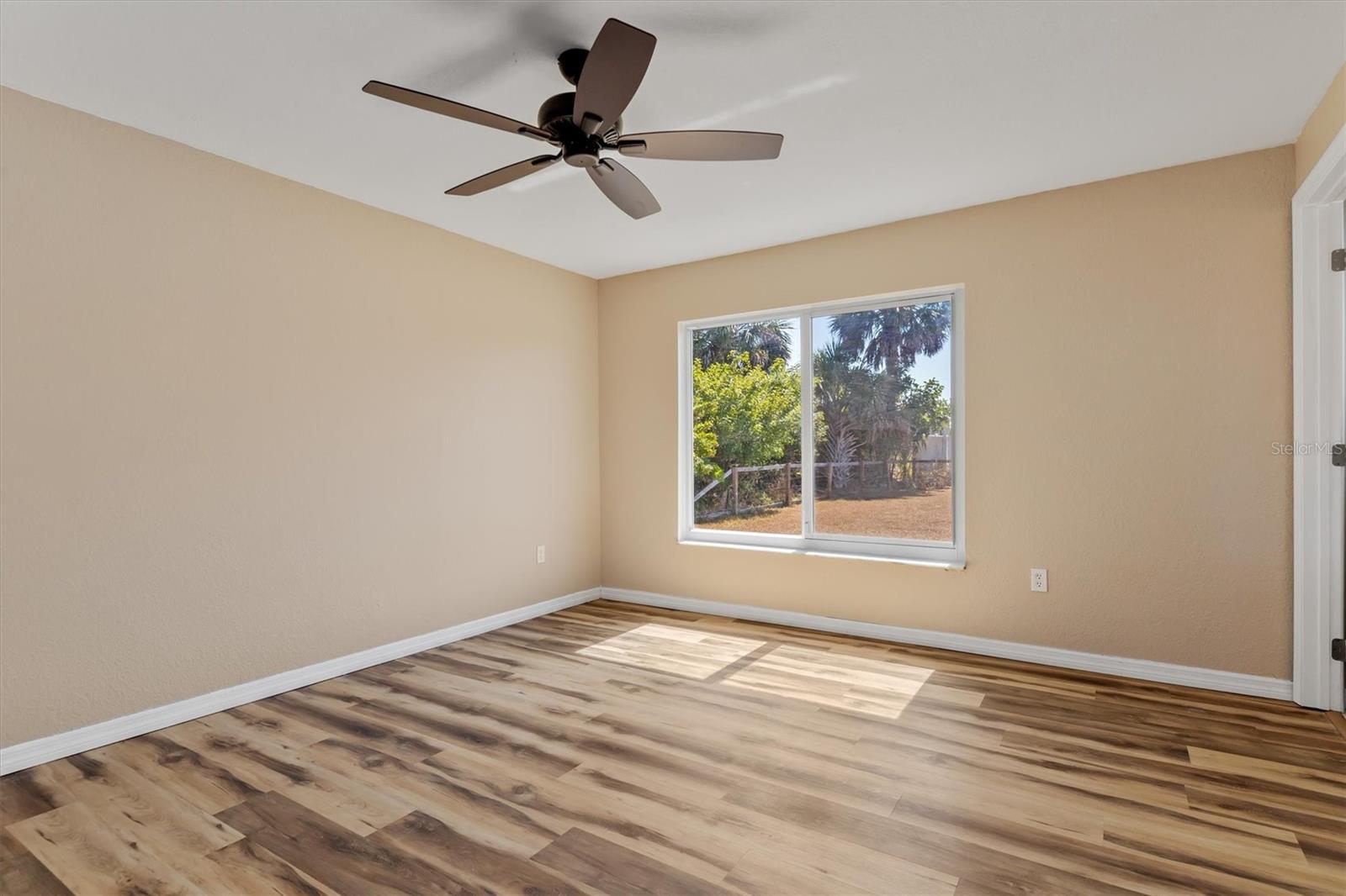 Image 11 of 27 For 18019 Avonsdale Circle