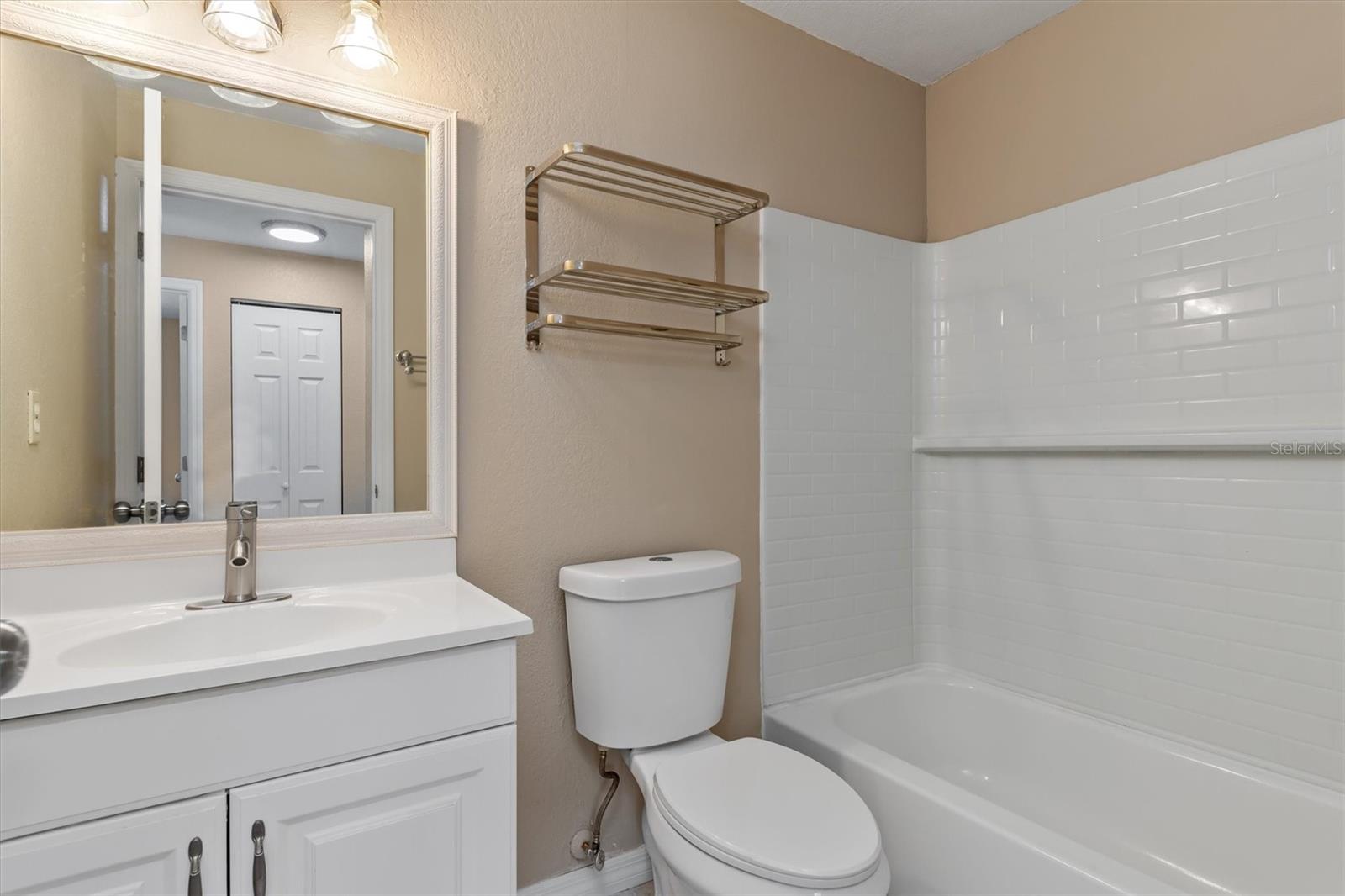 Image 16 of 27 For 18019 Avonsdale Circle