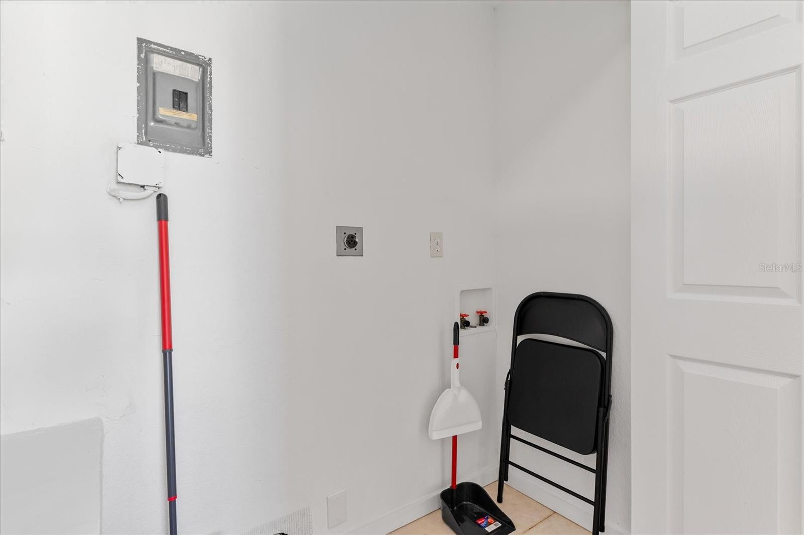 Image 18 of 27 For 18019 Avonsdale Circle