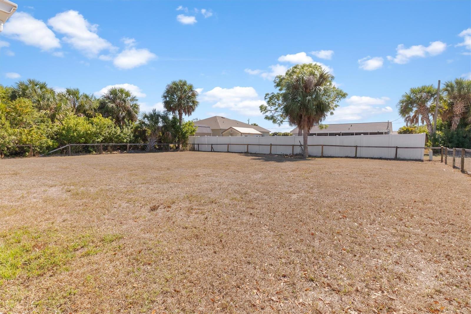 Image 21 of 27 For 18019 Avonsdale Circle