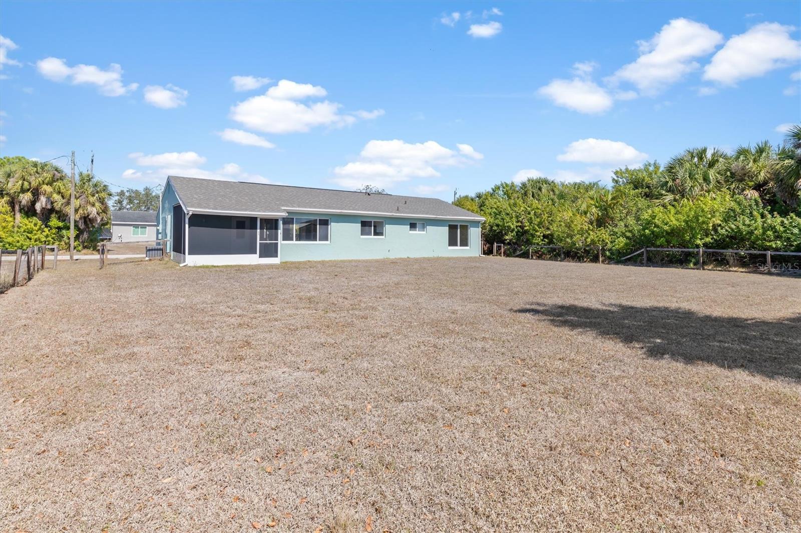 Image 22 of 27 For 18019 Avonsdale Circle