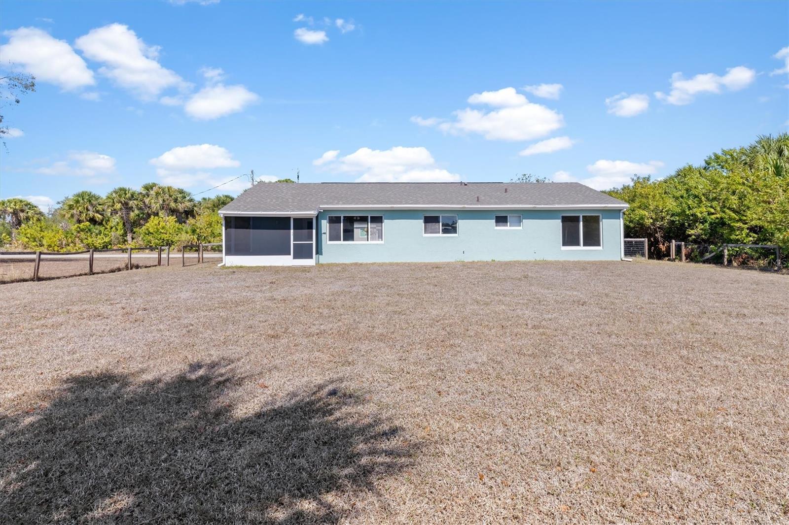 Image 23 of 27 For 18019 Avonsdale Circle