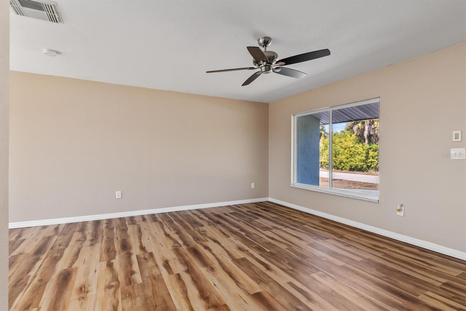 Image 5 of 27 For 18019 Avonsdale Circle