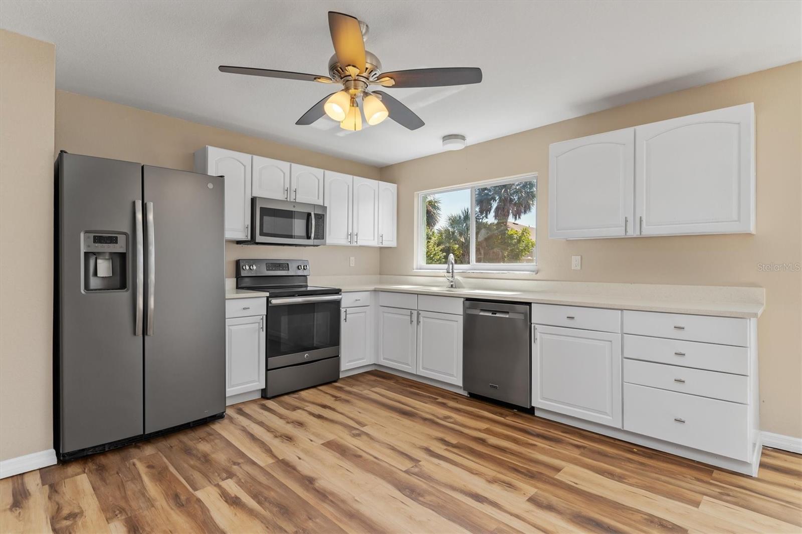 Image 8 of 27 For 18019 Avonsdale Circle