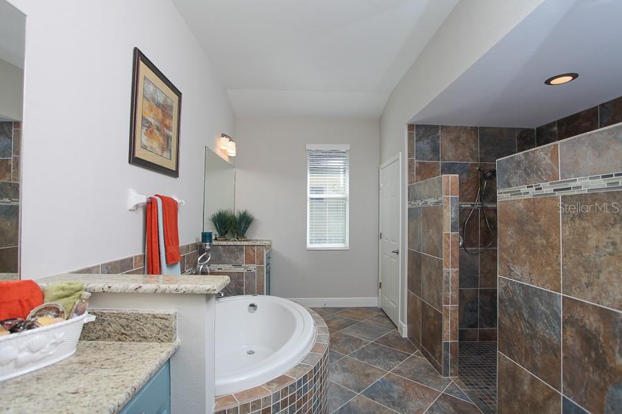 Image 15 of 86 For 904 Riverscape Street