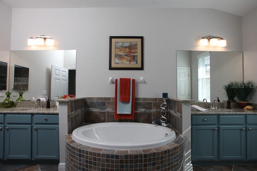 Image 16 of 86 For 904 Riverscape Street