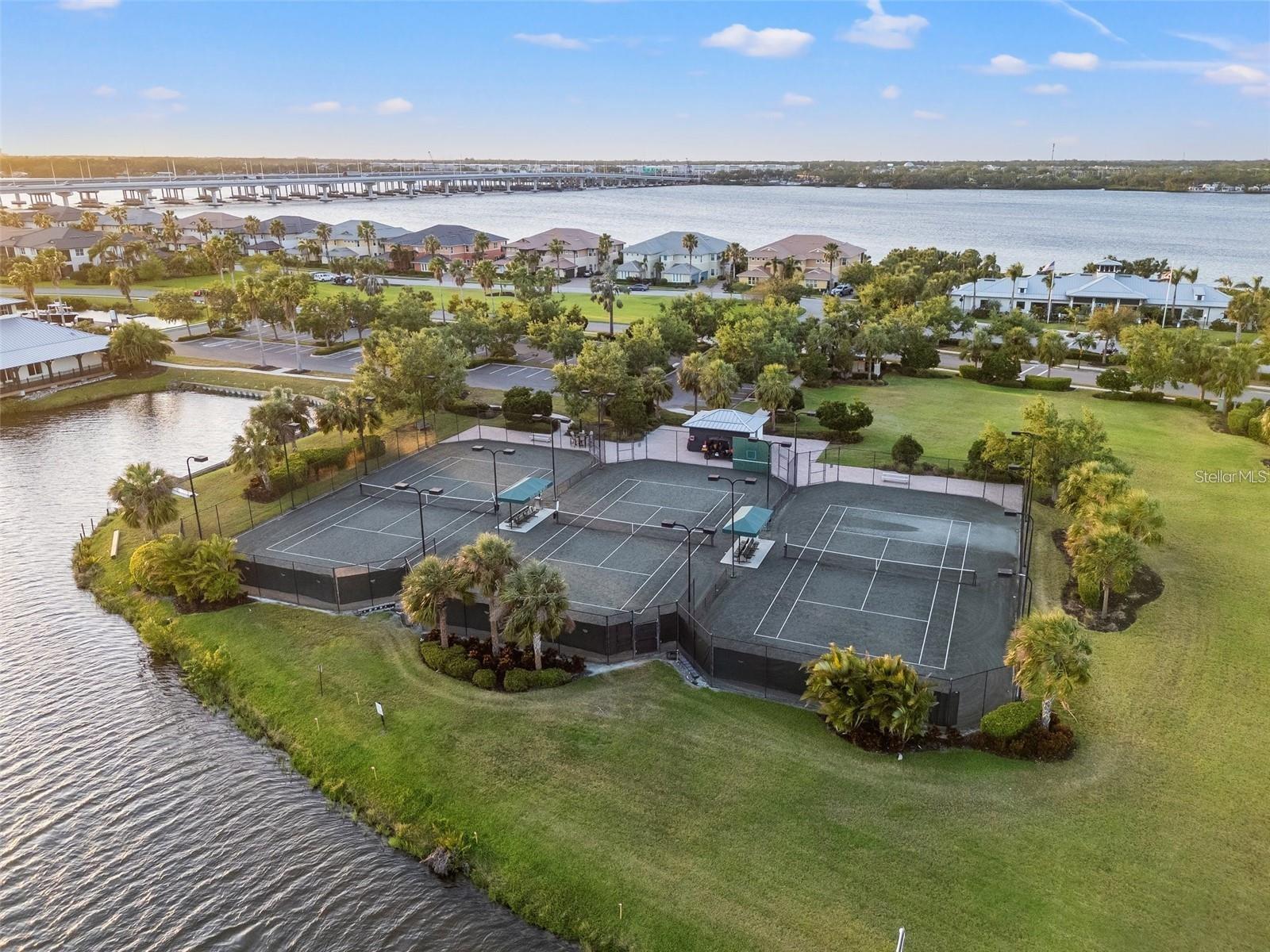 Image 32 of 86 For 904 Riverscape Street