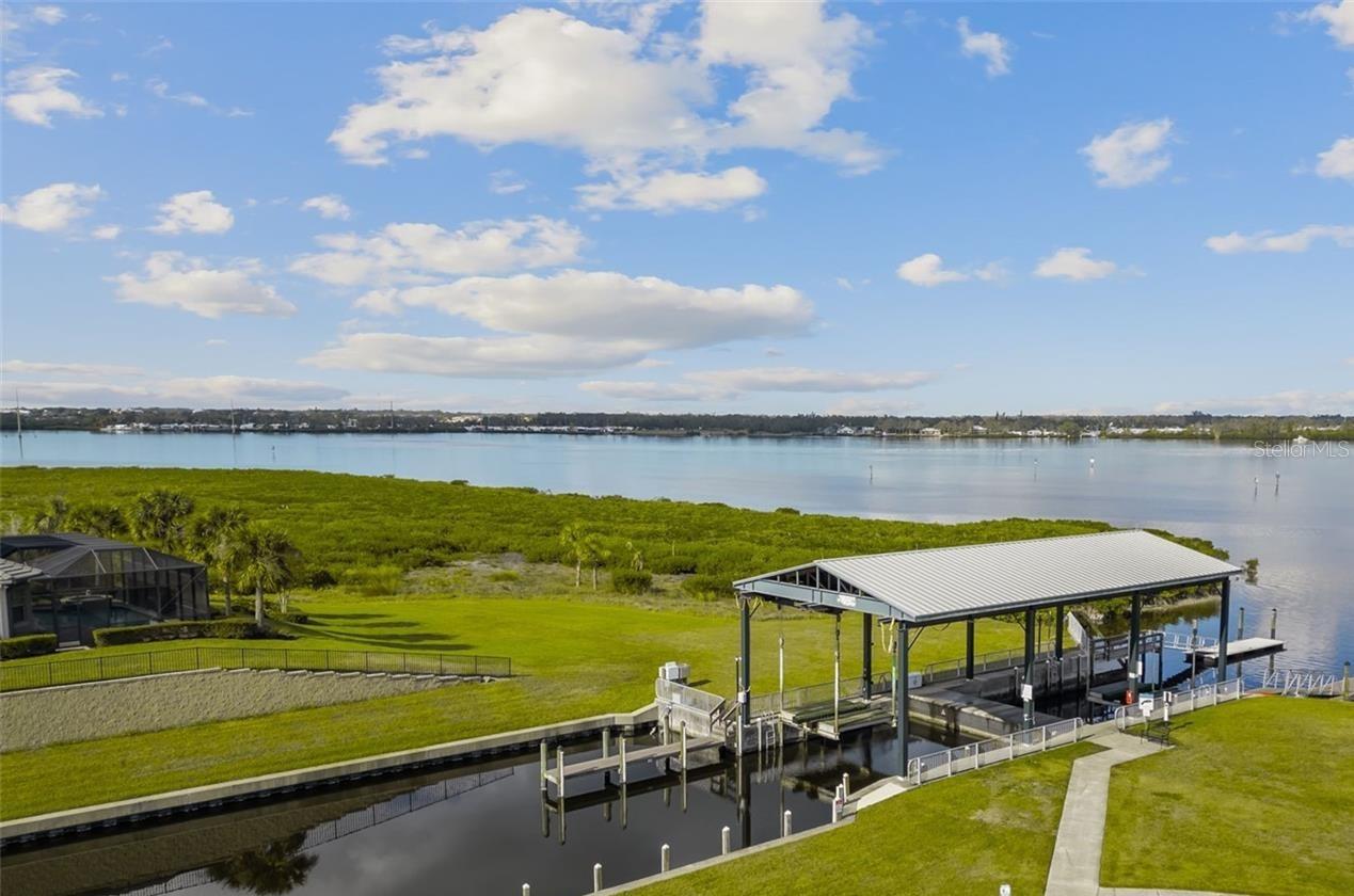 Image 35 of 86 For 904 Riverscape Street