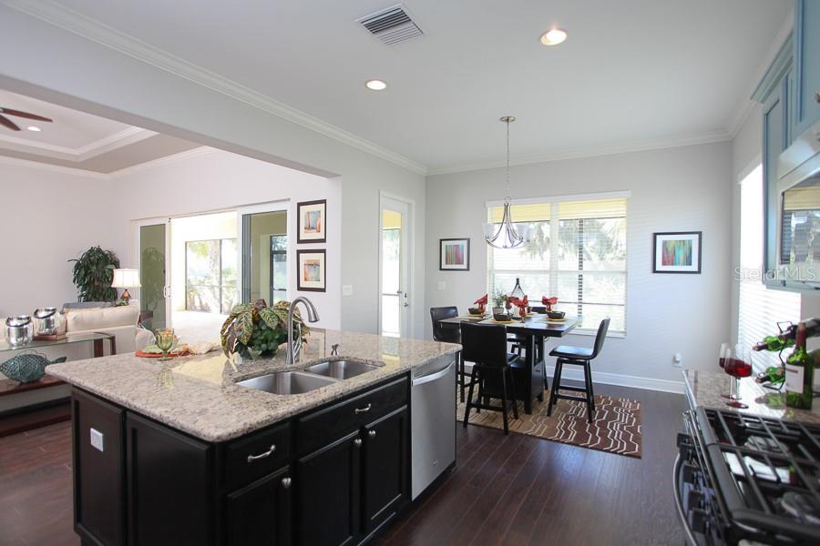 Image 5 of 86 For 904 Riverscape Street