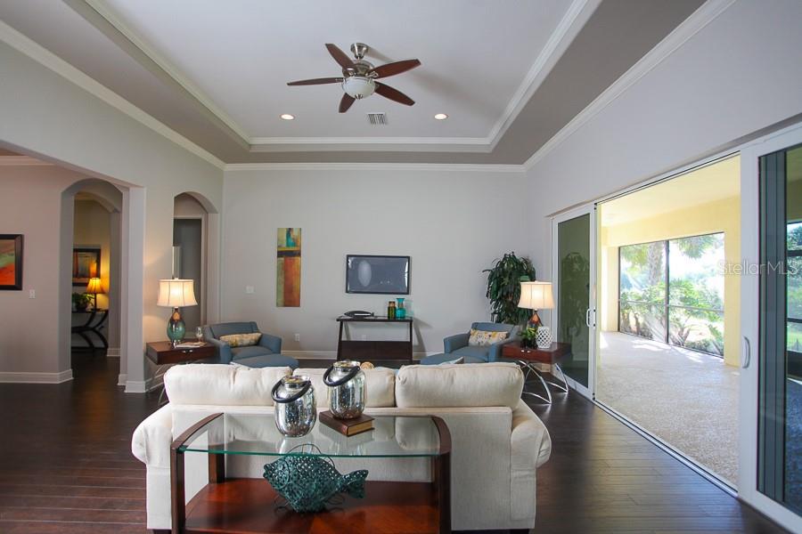 Image 6 of 86 For 904 Riverscape Street