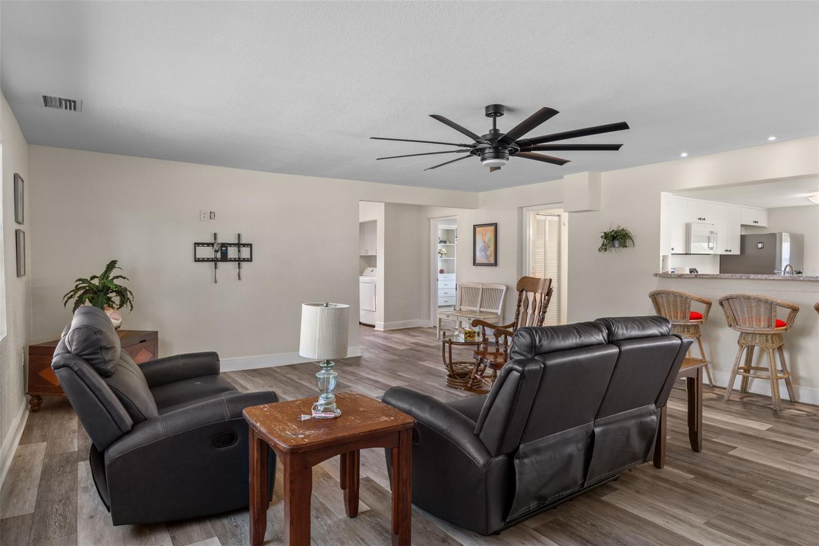 Image 11 of 33 For 7272 Westwind Street