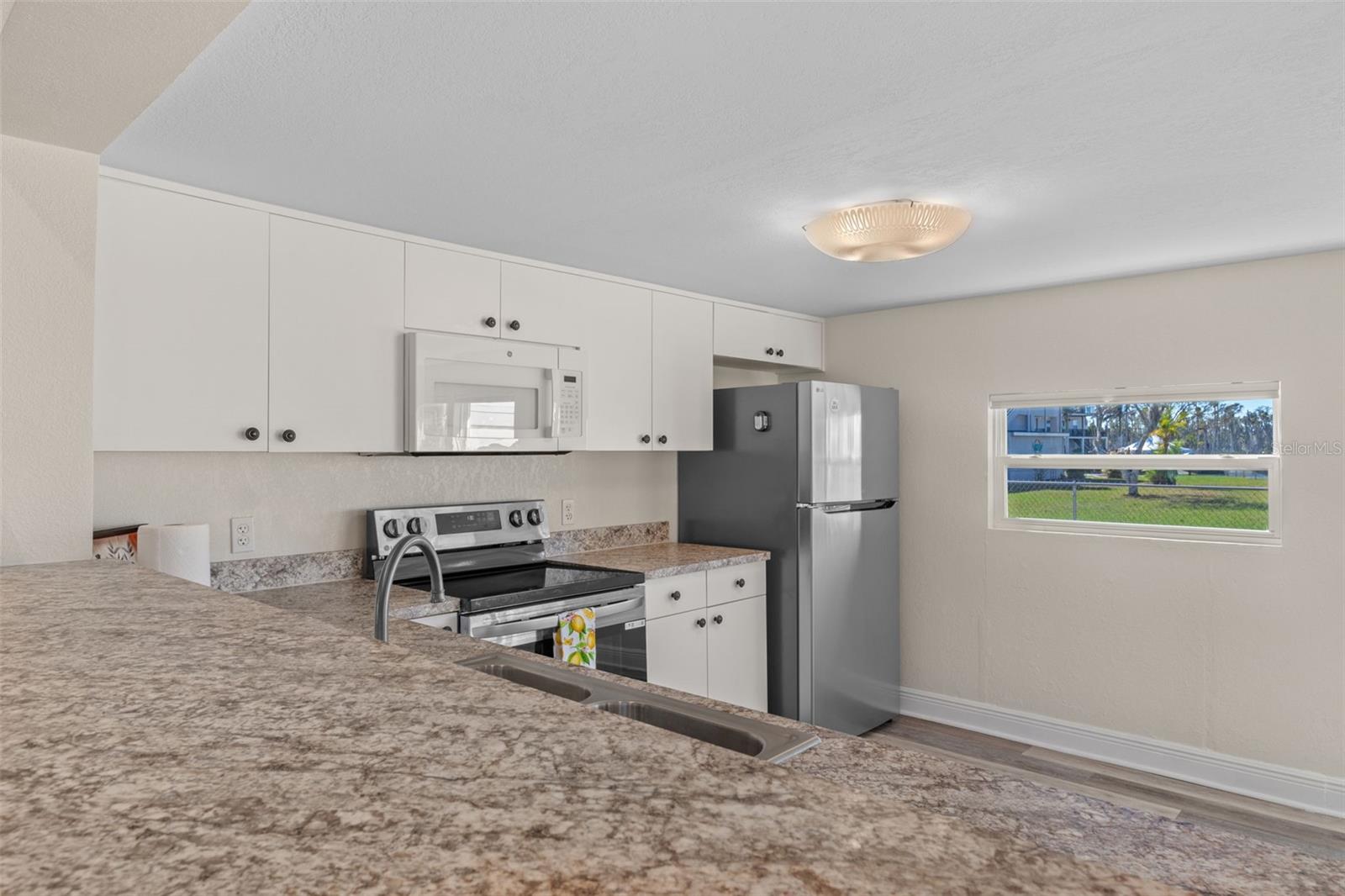 Image 14 of 33 For 7272 Westwind Street