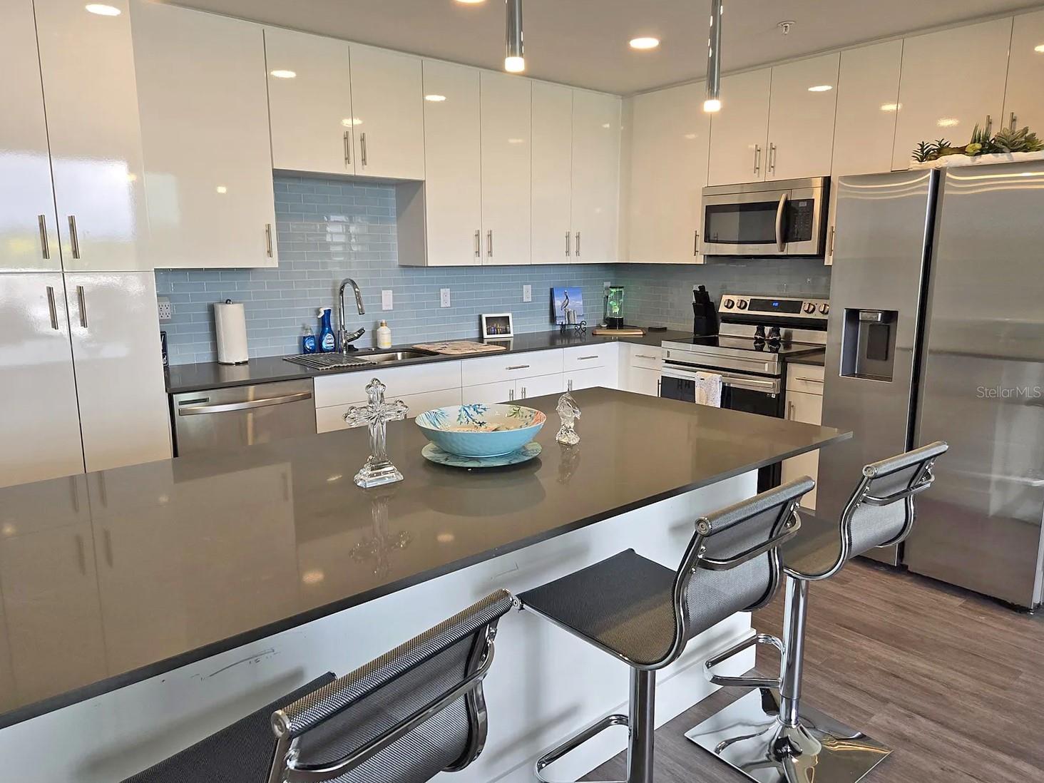 Image 2 of 32 For 1709 Tamiami Trail A519