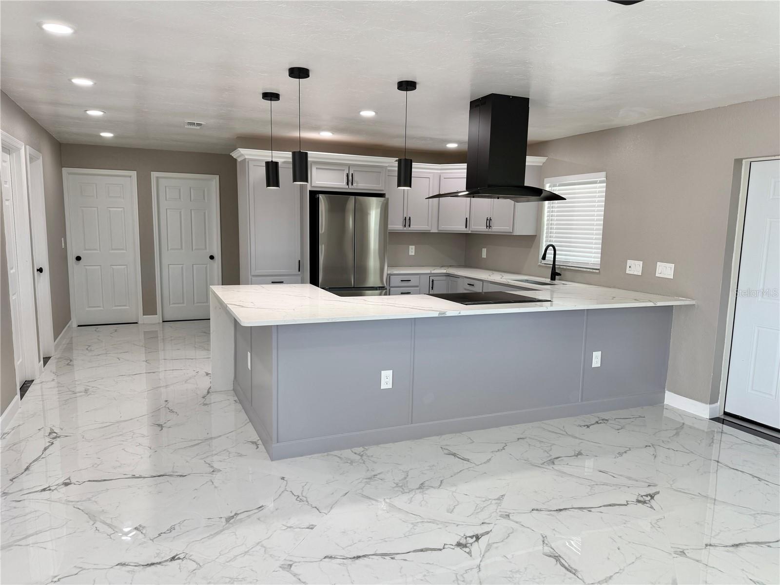 Image 3 of 16 For 715 65th Avenue Drive W