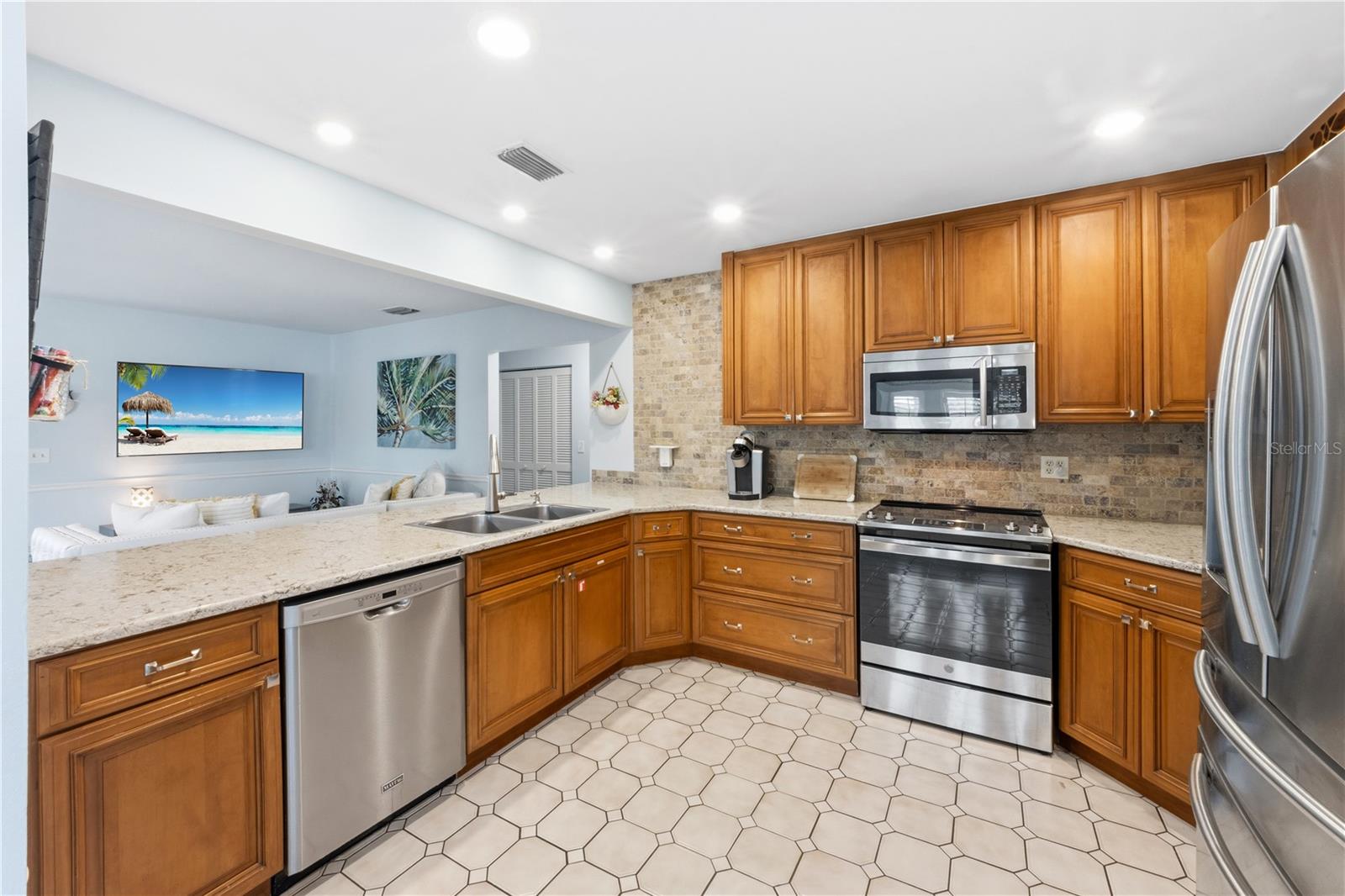 Image 12 of 36 For 417 Poinsettia Road