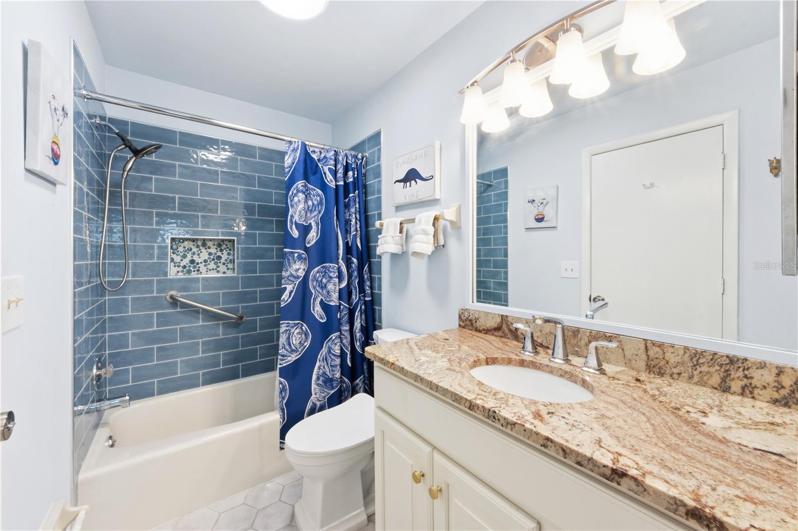 Image 19 of 36 For 417 Poinsettia Road