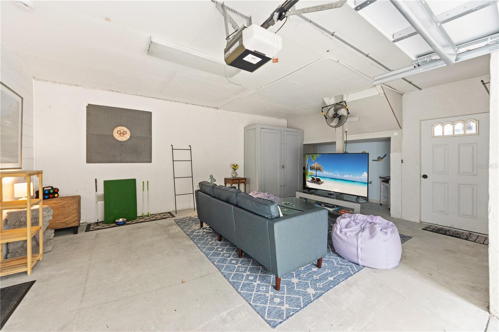 Image 22 of 36 For 417 Poinsettia Road