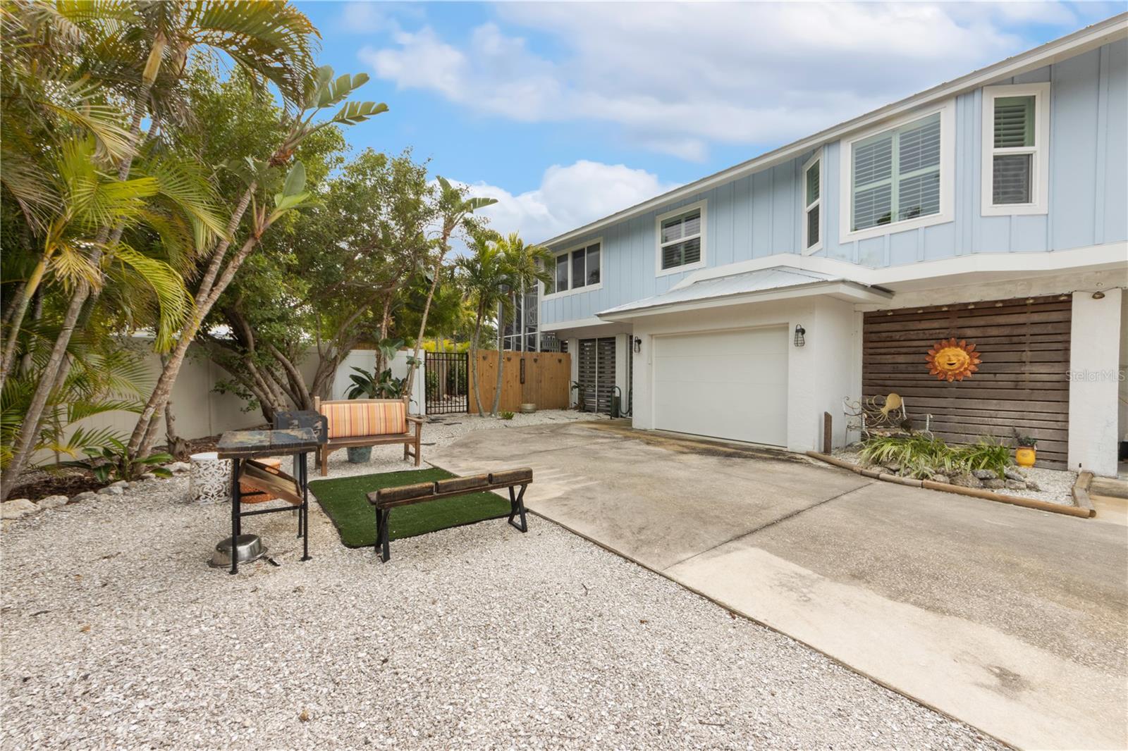 Image 3 of 36 For 417 Poinsettia Road