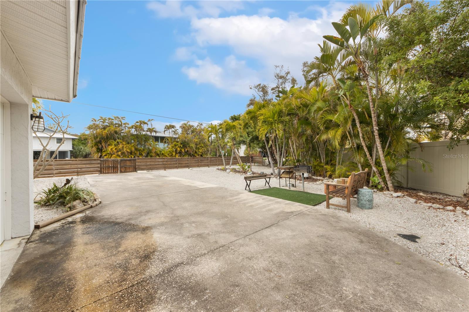 Image 4 of 36 For 417 Poinsettia Road