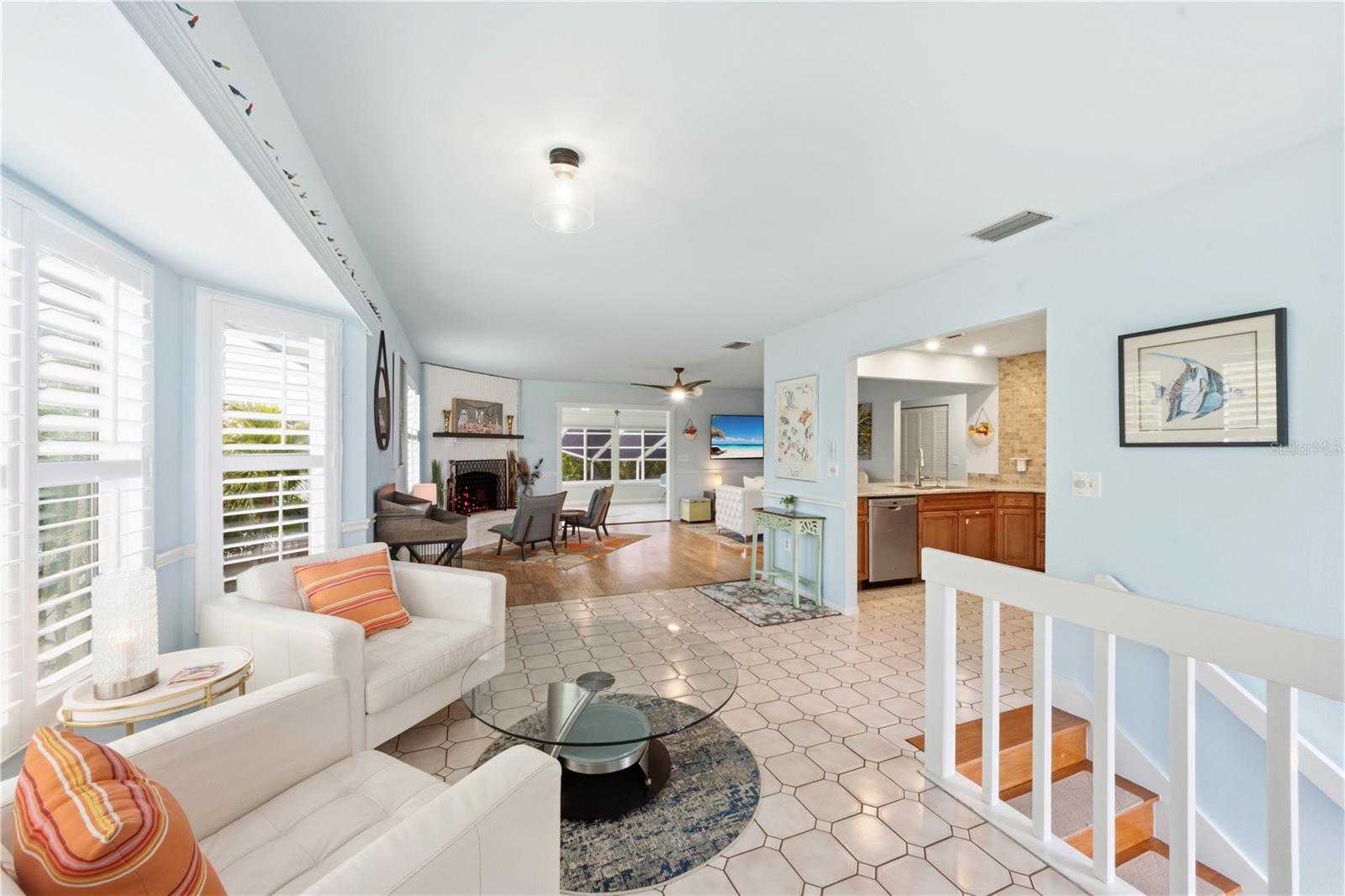 Image 5 of 36 For 417 Poinsettia Road